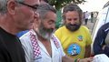 На свободу вышли два испанских "последователя Робин Гуда", как окрестила пресса задержанных полицией  членов ультралевого Трудового союза. В полицию они были доставлены за изъятие в местном супермаркете продуктов, которые потом раздавались нуждающимся. За совершённое "преступление" испанцам грозит до трёх лет лишения свободы.