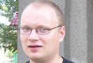 Журналист «Коммерсанта» Олег Кашин, который подвергся жестокому избиению, до сих пор дышит с помощью аппарата искусственной вентиляции легких. Периодически журналист приходит в себя, открывает глаза и даже улыбается по просьбе врачей.
