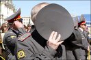 В республике Марий Эл возбуждено уголовное дело в отношении некоего мужчины, который, согласно версии следствия, откусил нос милиционеру. О данном факте сообщается на сайте регионального управления Следственного комитета РФ.