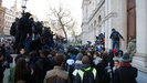 В Лондоне полиция задержала 153 участника студенческой акции протеста против повышения платы за образование. Всего в акциях протеста, состоявшихся в нескольких британских городах, приняли участие более 6 тысяч человек.