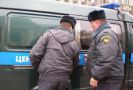 Сегодня  утром с обыском в квартиры двух членов Приволжского райкома КПРФ 23-летнего Александра Киселева и 25-летнего Ленара Гафиатулина пришли сотрудники милиции. После обыска ребят задержали.