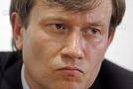 Псевдоцелитель Григорий Грабовой сегодня вышел на свободу в связи со вступлением в силу решения суда о его условно-досрочном освобождении. Целитель был арестован в апреле 2006г., а летом 2008г. был признан виновным в мошенничестве.