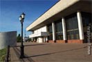 24 студента актерского факультута представительства РАТИ-ГИТИС в Липецке переведены с очной на заочную форму обучения. Военкоматы готовятся призывать студентов на военную службу для дипломных «спектаклей на плацу».