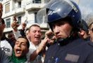 Алжирская полиция применила силу против студентов, устроивших акцию протеста у здания министерства высшего образования в столице страны.