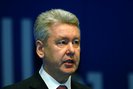 Свою первую рабочую неделю в качестве московского градоначальника Сергей Собянин начнет с одного из наиболее важных сейчас вопросов - подготовки города к зиме. Вступивший в должность 21 октября новый столичный мэр в понедельник проведет совещание с членами предыдущего московского правительства, ныне пребывающими в статусе исполняющих обязанности.
