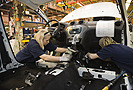 40 тысяч рабочих американских заводов Ford могут получить до 70 тысяч долларов, если добровольно уволятся с работы в период с февраля по март следующего года. Таким образом руководство компании планирует сократить более 40 тысяч сотрудников, сообщает 23 декабря 2009 года Reuters.