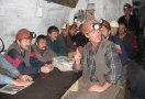 Сегодня сотрудники Александринской горно-рудной компании (Челябинская область, Русская медная компания) организовали предупреждающую забастовку. Главное требование бастующих - повысить всем работникам заработную плату на 30% начиная с текущего месяца.