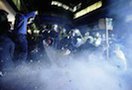 Министерство внутренних дел Великобритании дало разрешение полиции на использование водометов для разгона акций протеста. Это заявление адресовано британским студентам, которые намерены продолжить борьбу против принятия закона о повышении платы за обучение в высших учебных заведениях страны.