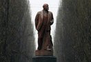 Депутаты Европарламента направили в мэрию французского города Монпелье письмо с призывом снести памятник Ленину и воздержаться от установки памятника Мао Цзэдуну.