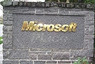 Корпорация Microsoft оказалась в стратегическом тупике. Дальнейшие модификации ее главного продукта – операционной системы Windows продолжат, вероятно, встречать негативное отношение пользователей. Прибыли компании будут падать и по вине общего снижения продаж компьютеров. В итоге может состояться массовый переход пользователей на ОС с более дружелюбными принципами. К такому заключению пришли специалисты Центра экономических исследований Института глобализации и социальных движений (ИГСО).