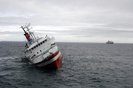 Власти Австралии начали расследование обстоятельств крушения судна с нелегальными иммигрантами, которое 15 декабря налетело на скалы у острова Рождества, в результате чего погибли, по меньшей мере, 28 человек.