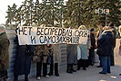 В пятницу (5 февраля 2010 года) в акции против сноса поселка «Сокол» участвуют около 200 человек, передает «Эхо Москвы». Люди, называющие себя старожилами поселка, протестуют против строительства домов на выкупленных участках. Источник в префектуре САО сообщил "Интерфаксу", что префект Олег Митволь не придет на митинг, что ожидалось ранее.
