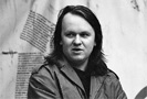 Алексей Цветков – писатель, критик, журналист, издатель, организатор книжных магазинов кооперативного типа, в прошлом активист сразу нескольких довольно радикальных левых движений. Свои взгляды Алексей определяет «где-то между марксизмом и анархизмом в современном понимании этих слов». Главный редактор Рабкор.ру Алексей Козлов встретился с Алексеем Цветковым, чтобы поговорить о его новой книге, новых левых медиа и планах сотрудничества с нашим интернет-журналом, а также о проблемах, стоящих перед левыми в России и на постсоветском пространстве.