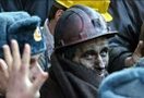 Губернатор Кемеровской области Аман Тулеев сегодня провел совещание по обеспечению безопасности семей погибших горняков на шахте «Распадская». Поводом послужили факты вымогательства по отношению к ним.