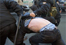 Больше года назад, 4 апреля 2008 года в Москве сотрудники милиции задержали нескольких молодых неформалов, которых, по их словам, в ОВД «Сокольники» избили. Случай вызвал огромный общественный резонанс, однако дело до сих пор не передано в суд, а виновные не найдены. В связи с этим некоторые пострадавшие и их друзья в июне этого года объявили голодовку, требуя от властей проведения настоящего расследования случившегося.