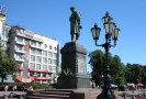 В стройкомплексе Москвы сообщили, что и.о. мэра Москвы Владимир Ресин дал указание незамедлительно приостановить работы, отозвать выданные разрешения на строительство и ордер на производство работ в связи с протестами жителей против строительства транспортного узла на Пушкинской площади.