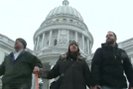 Противостояние между консервативными политиками и профсоюзами, начавшееся на прошлой неделе в г. Мэдисон (американский штат Висконсин), перебросилось в Индианаполис - столицу штата Индиана.