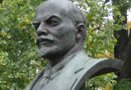 В карельском г.Сортавала местное отделение коммунистической партии установило на одноименной улице бюст Владимира Ленина.