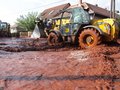 В Венгрии 2 человека погибли, больше 60 пострадали в результате разлива опасных химикатов. Данная утечка произошла в регионе Веспрем на юго-западе страны из-за прорыва дамбы возле завода по производству глинозема, к юго-западу от Будапешта. В итоге ядовитые отходы затопили несколько деревень и пришлось проводить срочную эвакуацию.
