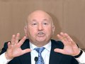 Президент России Дмитрий Медведев подписал указ «О досрочном прекращении полномочий мэра Москвы». Исполняющим обязанности столичного градоначальника временно назначен Владимир Ресин.