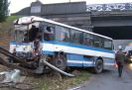 В Днепропетровской области Украины на железнодорожном переезде пассажирский автобус "Эталон" столкнулся с маневровым локомотивом. В результате ДТП погибли 38 человек, 15 пострадали.