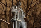 Специалисты демонтировали памятник Ленину, взорванный вечером 6 декабря в петербургском пригороде Пушкине. Памятнику потребуется длительная реставрация, которая, возможно, займет около года. Решение о том, на какие средства будут вестись эти работы, пока не принято.