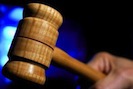 Уже почти неделю во Франции проходит массовая акция протеста судебных работников. Как передает «Первый канал», причиной забастовки послужила критика в их адрес со стороны президента страны.