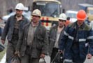 В г.Новокузнецк Кемеровской области шахтеры и работники металлургических предприятий ненадолго перекрыли главную улицу города. Они требовали повышения зарплат и обеспечения выполнения правил техники безопасности при проведении работ.