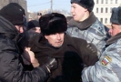 Лидер нацболов Эдуард Лимонов не согласен с критикой московской милиции. Он заявил, что претензии председателя Мосгорсуда Ольги Егоровой не разделяет.