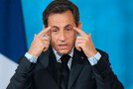 Президент Франции Николя Саркози собрал совещание с участием премьер-министра Франсуа Фийона, министра внутренних дел Бриса Ортефе, министра труда Эрика Верта и министра финансов, экономики и занятости Жан-Луи Барлоо.