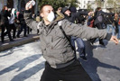 Сегодня во многих странах мира активисты отметили День международной солидарности трудящихся, который традиционно празднуют первого мая. Они организовали ряд шествий и демонстраций, некоторые из которых привели к столкновениям с полицией.