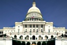 В США проходят демонстрации, требующие реформировать иммиграционную систему. Тысячи митингующих заполонили улицы Вашингтона. Они требуют от американских властей узаконить пребывание почти 12 миллионов нелегальных мигрантов