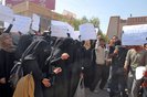 В Йемене полиция в очередной раз разогнала антиправительственную демонстрацию, причем двое митингующих убиты. На этот раз отни протестующих вышли на улицы города Садр.
