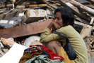 Два стихийных бедствия унесли не менее 138 жизней в Индонезии. Не менее 500 человек числятся пропавшими без вести. В этой стране накануне произошло извержение вулкана и цунами.