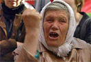 Утром 27 августа 2009 года около 300 пенсионеров перекрыли центральную улицу Уфа – проспект Октября, потребовав возвращения льгот, в том числе права на бесплатный проезд в общественном транспорте, сообщает ИА REGNUM.