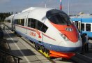 Мещанский суд Москвы сегодня взыскал с компании РЖД более 178 тыс рублей в пользу родителей Алексея Богданова, погибшего под колесами скоростного поезда "Сапсан".