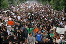 В Тегеране прошли столкновения между полицией и сторонниками оппозиционного «Зеленого движения». При этом полиция использовала слезоточивый газ и дубинки.