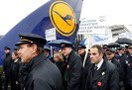 Пилоты немецкой авиакомпании Lufthansa, достигли вечером 8 апреля соглашения между профсоюзом и менеджментом компании о процедуре урегулирования трудового спора.