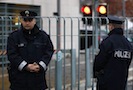30 января в берлинском районе Фридрихсхайн полиция штурмовала дом, занятый представителями неформальной молодежной коммуны. При попытке выселить его обитателей ранения получили 40 полицейских.