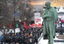 В Москве и в Петербурге акции несогласных с итогами президентских выборов завершились задержаниями, вопреки намерениям оппозиционеров протестующие не смогли устроить ни шествие в сторону Кремля, ни палаточного лагеря на Пушкинской площади.
По разным оценкам в Москве в отделениях полиции находятся от 150 до 1000 задержанных в ходе акций на Пушкинской и Лубянской площадях, в Петербурге по оценкам полиции задержанно около 300 человек.