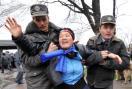 Правоохранительные органы Киргизии задержали 100 человек, участвовавших в вооруженных столкновениях в Ошской и Джалал-Абадской областях страны. Среди задержанных есть и иностранцы.