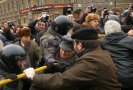 В центре Киева на Площади Независимости проходит митинг с участием 10-12 тысяч человек. Люди требуют отмены нового Налогового кодекса и отставки вице-премьера Сергея Тигипко.