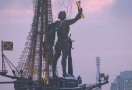 Сегодня стало известно, что памятник Петру I, который находится напротив здания фабрики «Кранный октябрь» в Москве, могут перенести. Об этом говорилось на оперативном совещании мэри столицы.