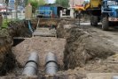 В Петербурге произошла крупная авария на теплотрассе. Происшествие случилось на проспекте Космонавтов. В результате от улицы Бассейная до ул. Типанова полностью перекрыто движение.