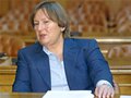 Супруга мэра Москвы Юрия Лужкова Елена Батурина подаст иски о защите чести, достоинства и деловой репутации в связи с распространением рядом федеральных телеканалов репортажей.