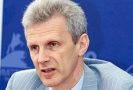 Министр образования и науки России Андрей Фурсенко считает, что отменять студенческие стипендии нельзя, но необходимо откорректировать их распределение.