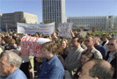 10 сентября 2009 года организаторов митинга медиков в Архангельске, Алексея Попова и Игоря Шалганова, вызвали в отделение милиции и вручили протокол об административном правонарушении – проведении несанкционированного мероприятия, сообщает МедПортал.