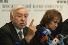 Исполняющий обязанности заместителя мэра Москвы, руководителя комплекса имущественно-земельных отношений города Владимир Силкин и исполняющий обязанности руководителя департамента потребительского рынка и услуг столицы Владимир Малышков подали в отставку со своих постов.