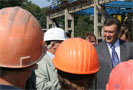 1 июля 2009 года на Домостроительном комбинате № 3 в Автово (Санкт-Петербург) началась бессрочная забастовка. Рабочие требуют погашения долгов по зарплате. Они собираются бастовать до тех пор пока деньги не будут выплачены.