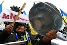 Ирония истории - 22 ноября, шестая годовщина революции 2004, объявленная в 2005 году государственным праздником - Днем Свободы, стала днем нового Майдана.